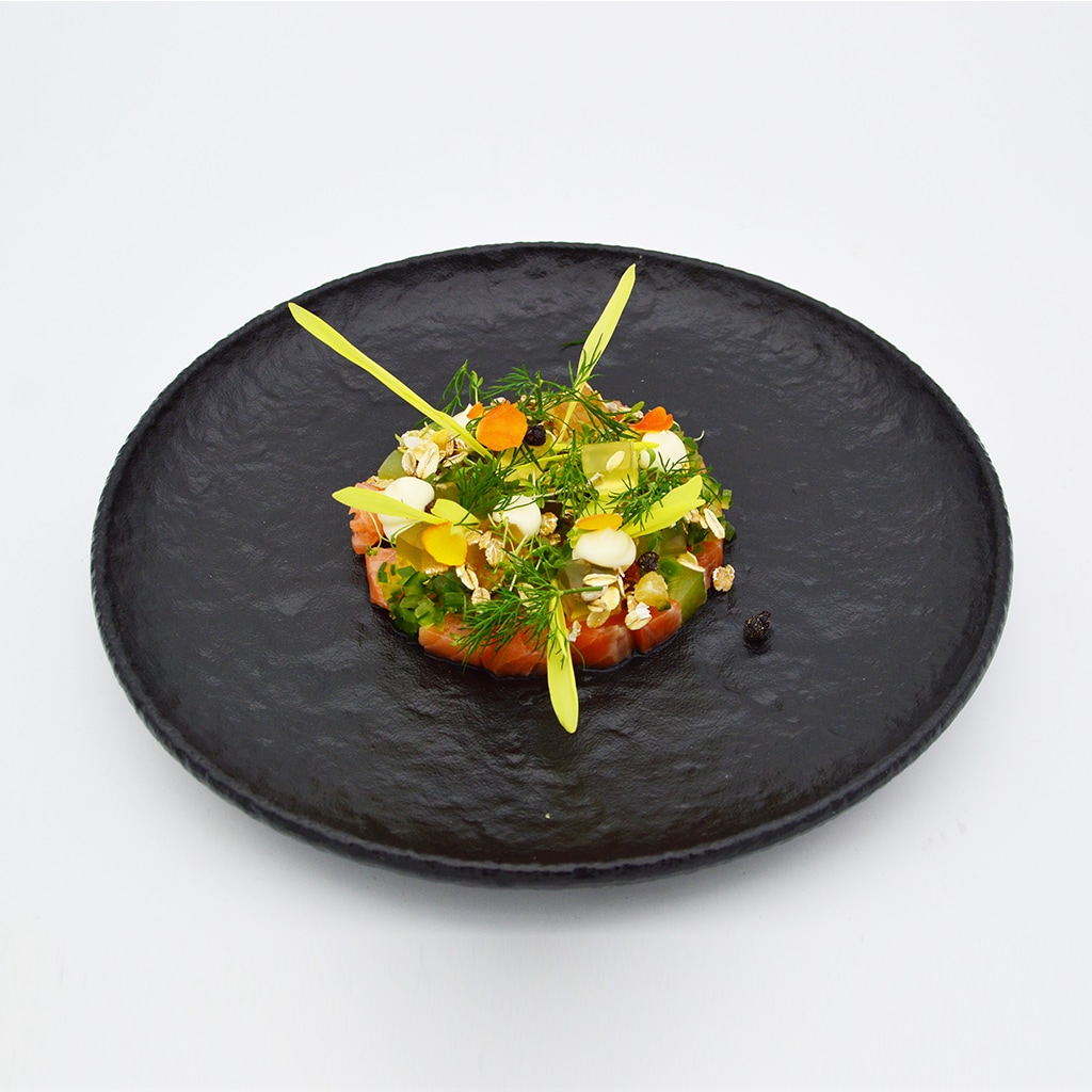 Somon tratat cu gin tonic, textura de castravete si marar